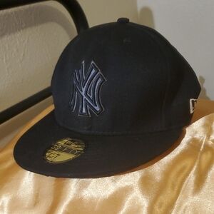 New Era Black Fitted New York Yankees Cap with Embroidered Logo